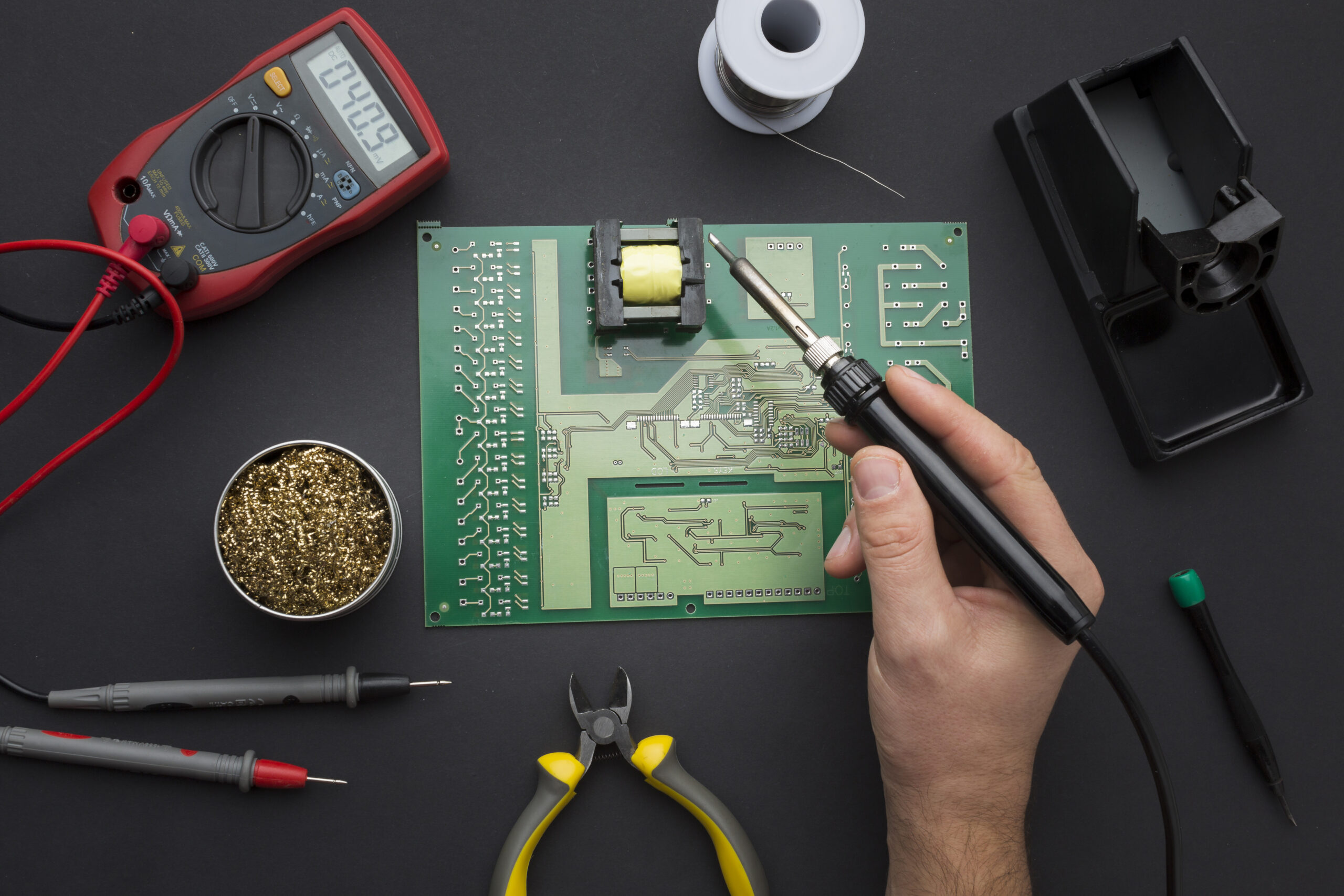 top-view-reparation-circuit-board